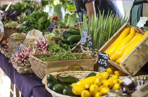 Produits locaux sur le marché de St-Jean-Pied-de-Port